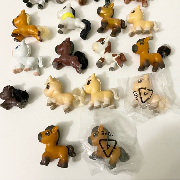 Lot of 22 Spirit Untamed Dreamworks Mini Horses - Picture 3 of 14